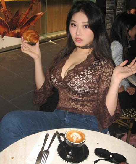 Vicki Mranrr ポルノスター アート 画像