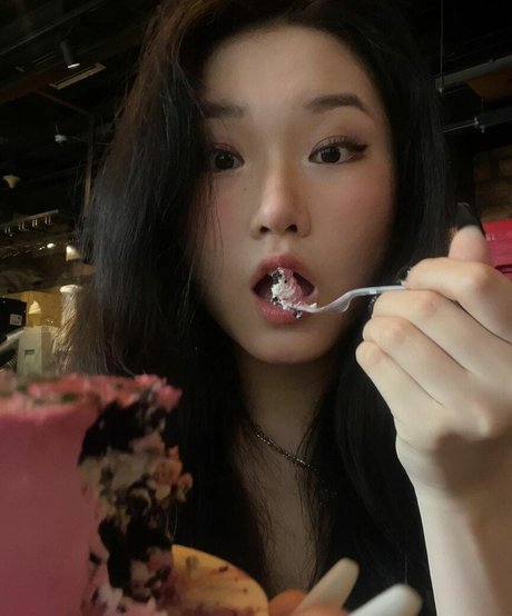 Vicki Mranrr 無料のスター 写真