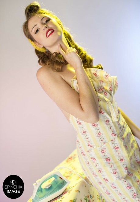 Rosie Danvers セクシーモデル 写真