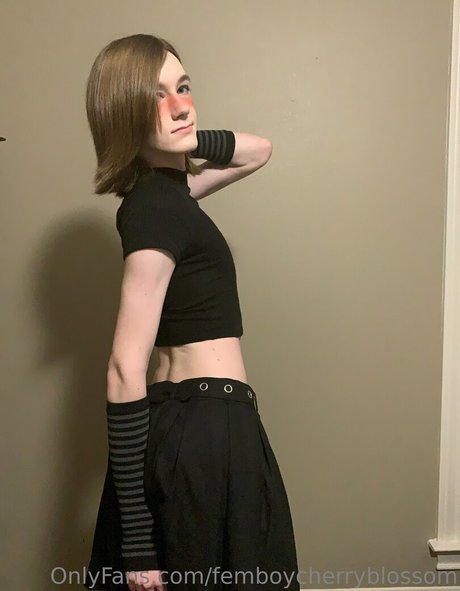 金髪ニューハーフオンリーファンズ アダルト無料 写真