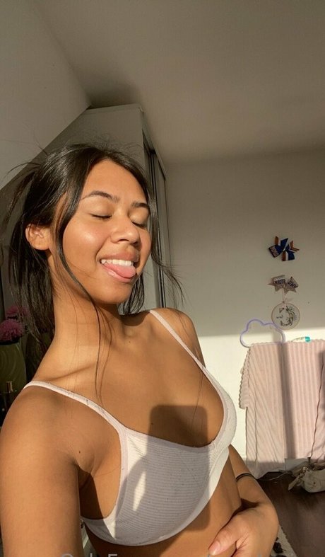 Yourkarina ヌードのポルノスター ギャラリー