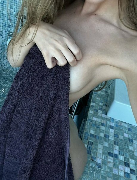 Tisshko ヌードスター 写真