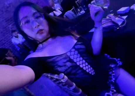 yimingcuriosityofficial ポルノスター ヌード アーカイブ