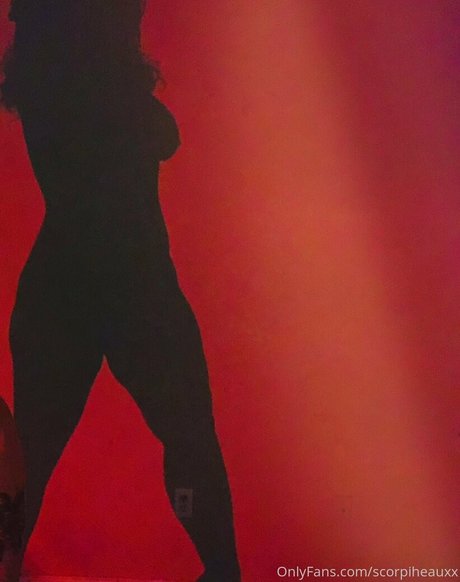 scorpiheauxx 最高のスター 写真