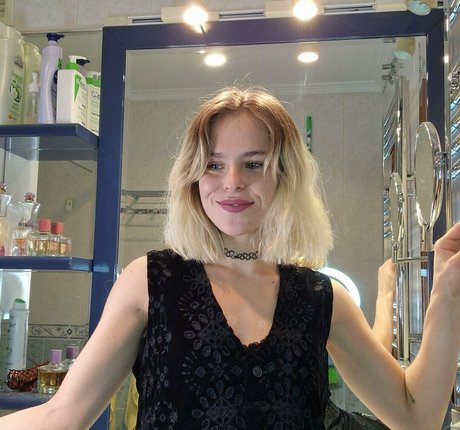 パンツ オンリーファンズ 美しい裸 写真