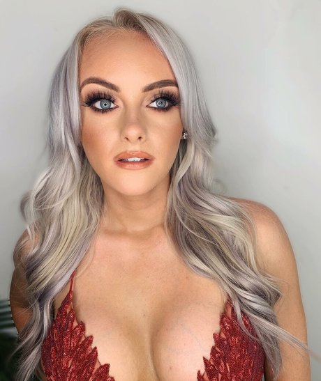 Katie McGlynn ポルノモデル 写真