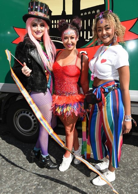 Katie McGlynn 美しいポルノスター ギャラリー