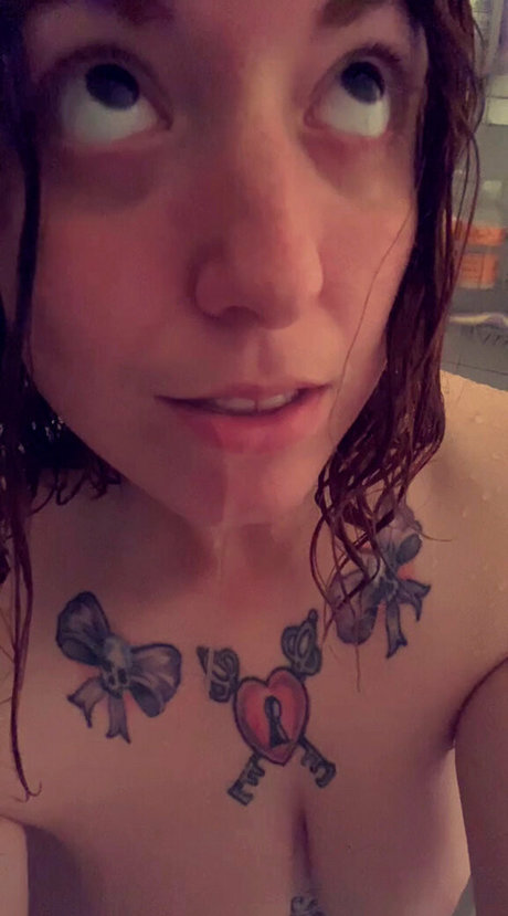 goddesskitra エロティックなモデル 写真