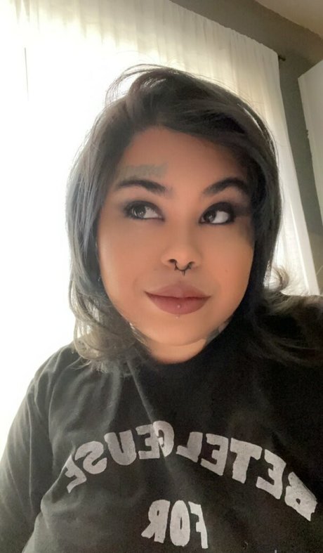 巨乳で曲線美のOnlyFans 美しいヌード アーカイブ