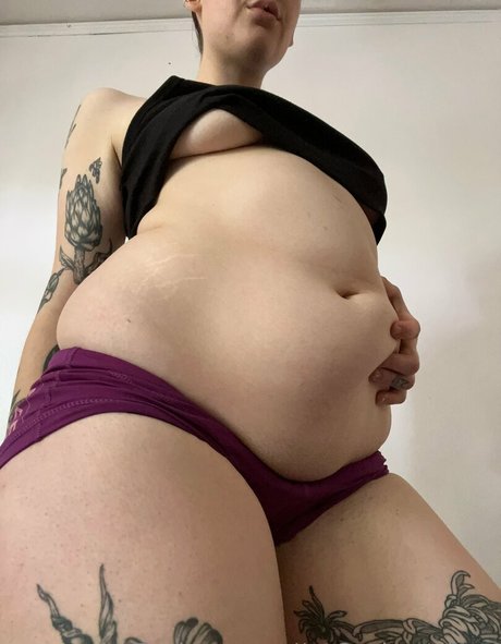 巨乳の熟女オンリーファンズ ポルノ 画像