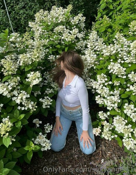 sofiaa2307 セックス女優 写真