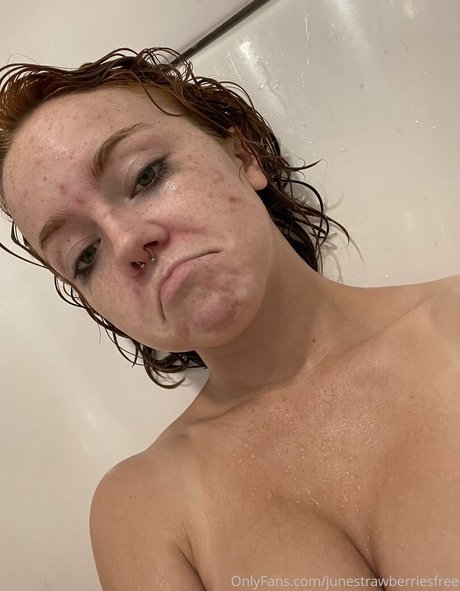 junestrawberriesfree ホットなポルノスター 写真