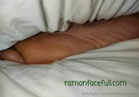 フィットネスインフルエンサーオンリーファンズ 無料ヌード 画像