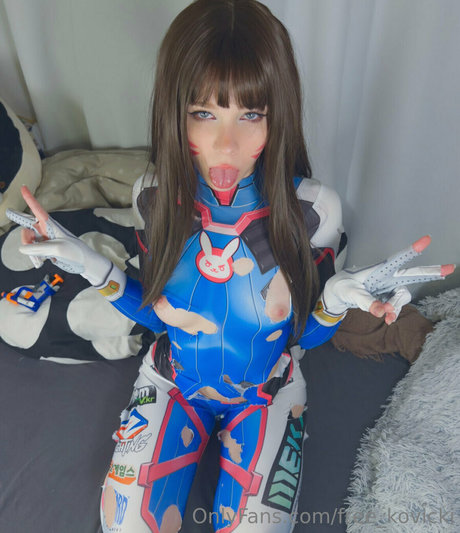 巨乳で曲線美のOnlyFans xxx 写真