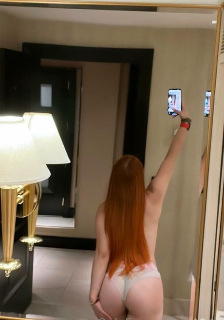 巨乳の黒人女性オンリーファンズ 美しい 写真