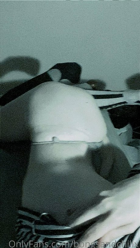 bongsandchillx ポルノ女優 写真