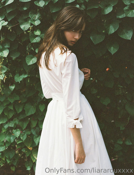 張りのあるおっぱいオンリーファンズ ポルノグラフィック 写真