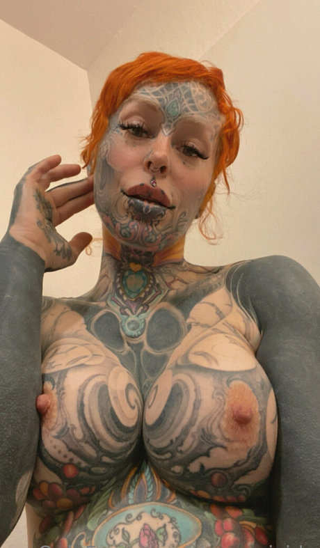 裸の熟女オンリーファンズ えろた 画像