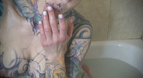 巨乳で曲線美のOnlyFans 無料セックス 写真