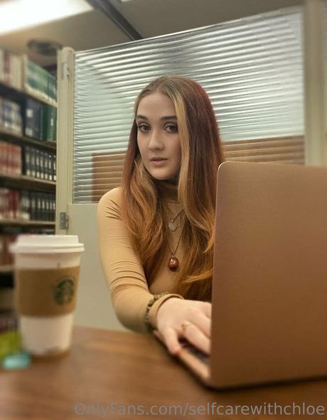 selfcarewithchloe 高品質のポルノスター 画像