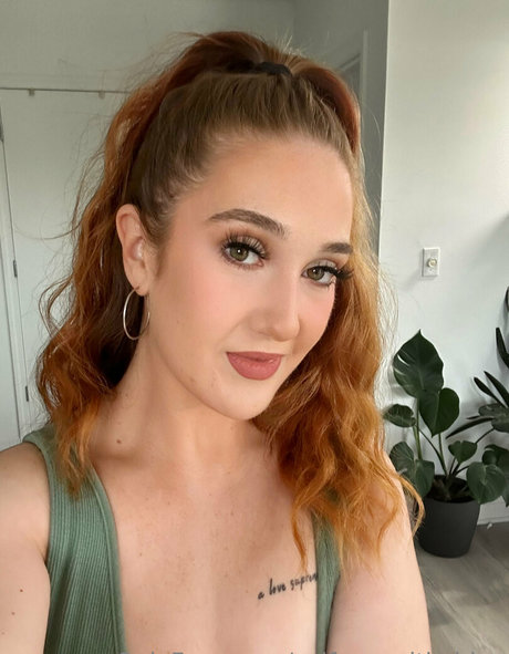 selfcarewithchloe HDモデル 写真