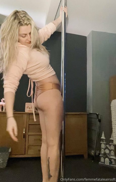 Femmefataleairsoft 独占スター アーカイブ