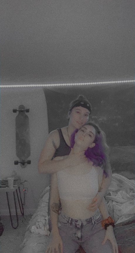 That Horny Lesbian Couple ポルノモデル 写真