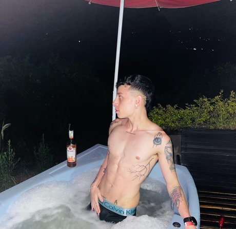 Miguelito Novoa ポルノスター ヌード 写真