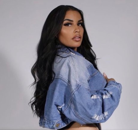 Michelle Angela 無料女優 画像