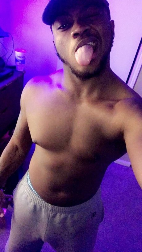 背が高くて巨乳のOnlyFans セクシーヌード ギャラリー