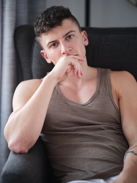 Military Duke スター xxx 写真