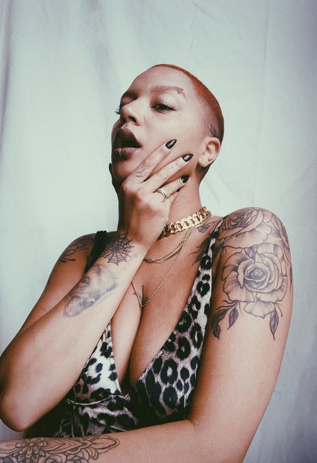 MilaVanillaa アートモデル 写真