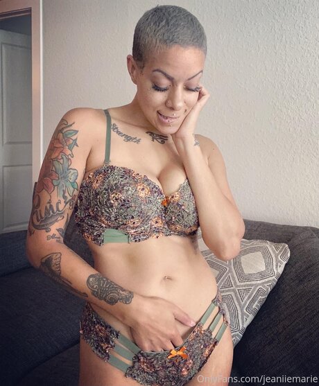 Jeanie Marie トップモデル 写真