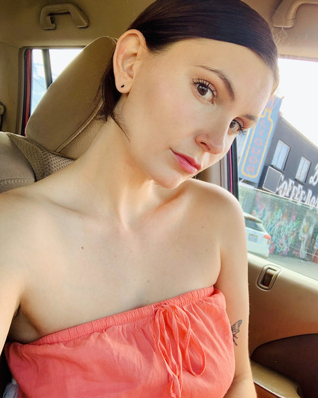 毛深いラテン系オンリーファンズ 可愛い 写真