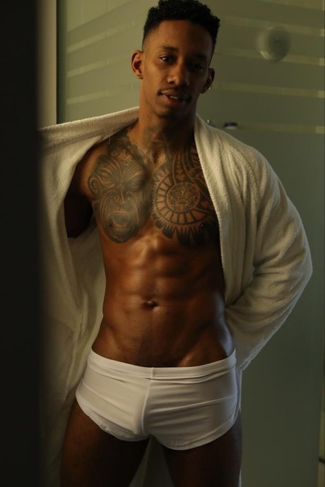 Jes s Reyes_ セクシーなスター 写真