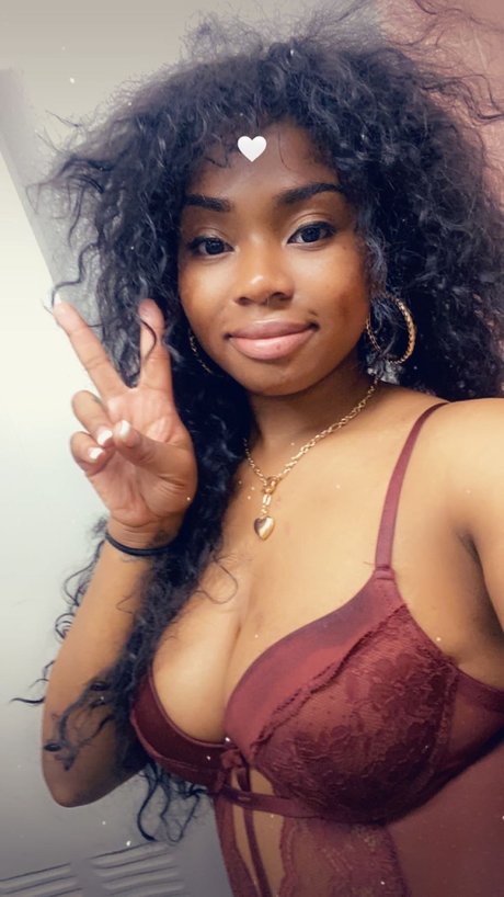 ALEXA DOM ヌードスター 写真