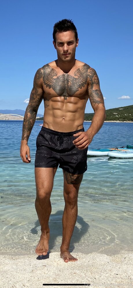 Mister Cruell ポルノスター 無料 写真