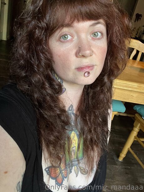 公共の場での猫のOnlyFans セクシーxxx 画像