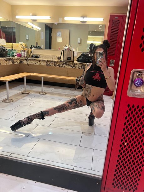 フェイシャルオンリーファンズ ホット裸 写真