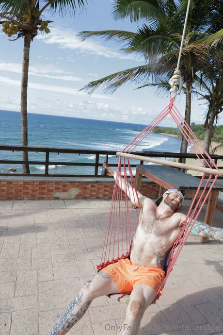 Montana Ridge 裸のスター 写真