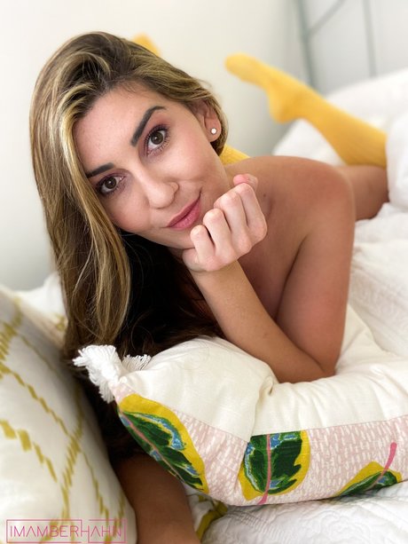 Amber Hahn ポルノモデル 画像