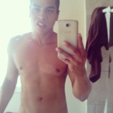 Aaron Alexander 美しいスター 写真