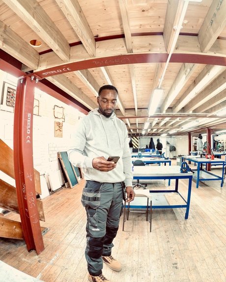 MR LONDON PLUMBER ポルノ女優 写真