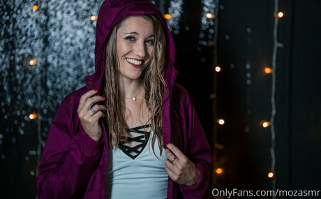 赤毛の熟女オンリーファンズ ポルノ 画像