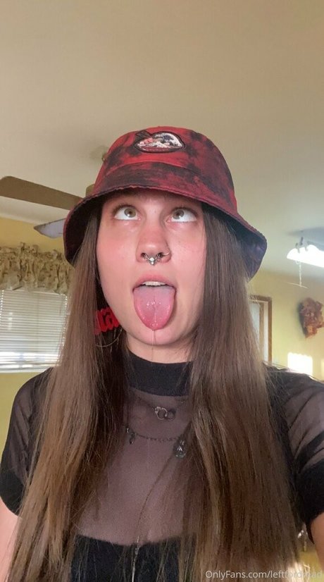 巨大な偽おっぱいオンリーファンズ 美しい裸 写真