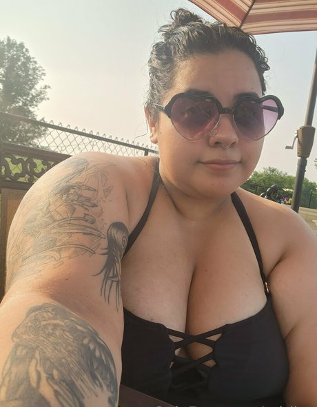 adriivy ポルノモデル 写真