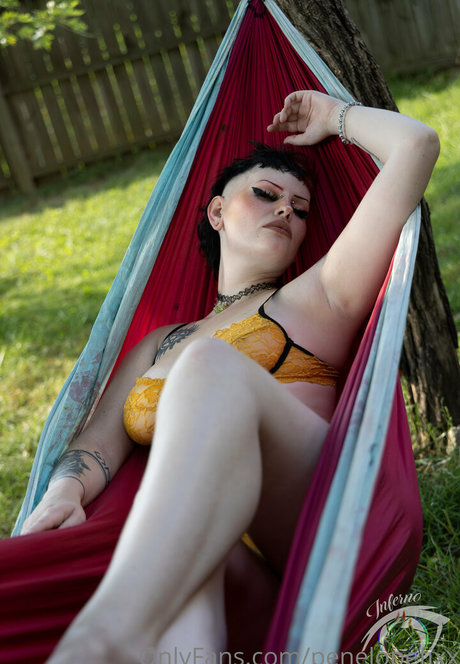 ティーンウェブカメラOnlyFans アート裸 画像