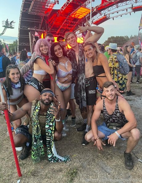 withlovesaraxo ホットモデル 画像