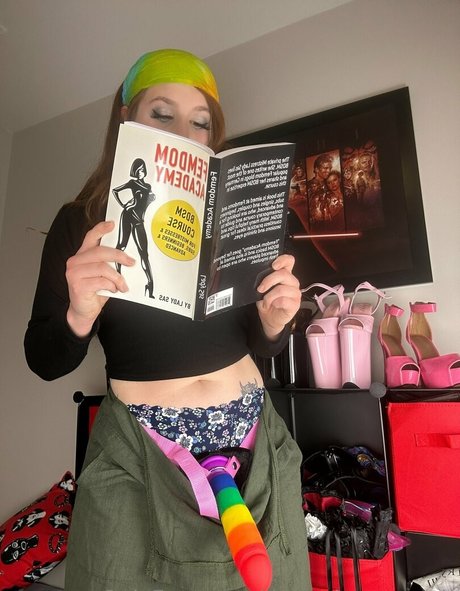 dommiemommyy アダルトスター 写真