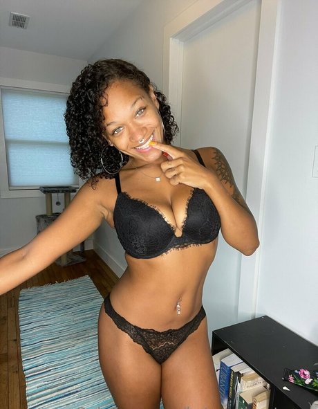 ブルネットのPOV OnlyFans ホットヌード 写真